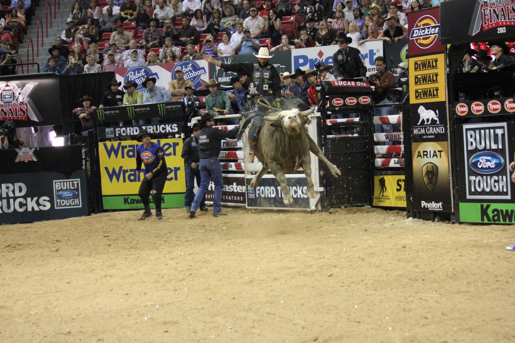 JB Mauneys 88.75 point ride on Train Robber