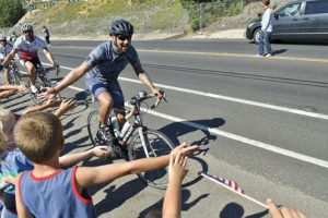 VeteransCycle_Riding-by-young-fans Injured Veterans Times Publishing Group Inc tpgonlinedaily.com
