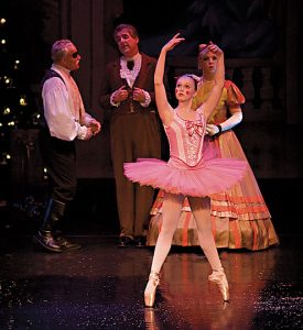 CT1512Holidays_11N_PartyB_B9J3772 Coming to Town Times Publishing Group Inc tpgonlinedaily.com